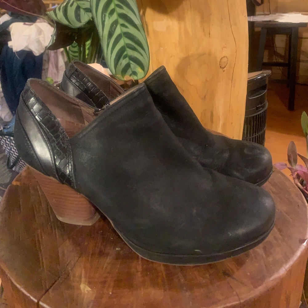 Wait… those are Danskos?!? - Picture 3 of 7